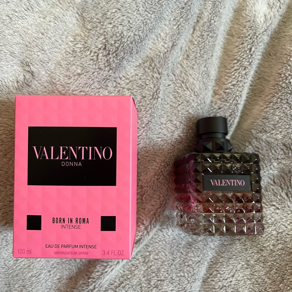 Valentino Born in Roma perfume